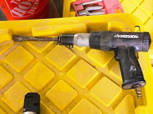 lot 180 image: Husky Air-Powered Hammer  Vibration Dampening Medium Stroke H4620