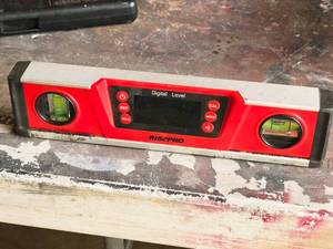 lot 173 image: Rise Pro 10 Magnetic Digital Level