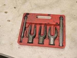 lot 189 image: Ball Joint Separator Kit 5-piece with Case
