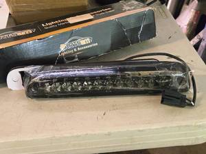 lot 200 image: Parts AM 11 Truck Light SKU#191433