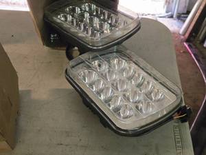 lot 202 image: Lot of (2) Lights