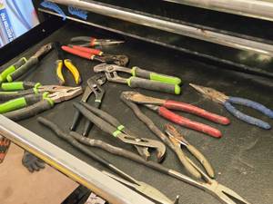 lot 218 image: Lot of (1 Drawer) Pliers