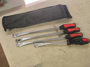 lot 250 image: Lot of (4) Tire Spoon Levers