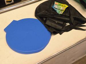 lot 319 image: Boat Toilet with Toilet Bags