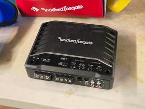 lot 340 image: Rockford Fosgate 500 Watt Mono Amplifier R2-500X1