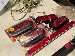 lot 343 image: Lot of (5) Trailer Lights  LED