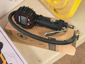 lot 354 image: Digital Tire Gauge