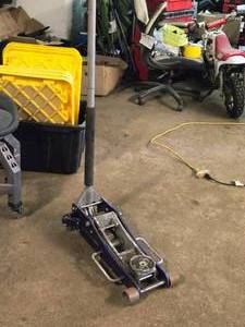 lot 19A image: Pittsburgh Hydraulic Floor Jack