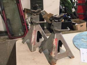 lot 362 image: Lot of (2) 12-Ton Jack Stands