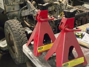 lot 363 image: Lot of (2) 12-Ton Jack Stands