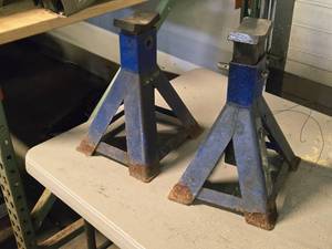lot 365 image: Lot of (2) 6-Ton Jack Stands