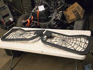 lot 406 image: Lot of (2) Jeep Doors