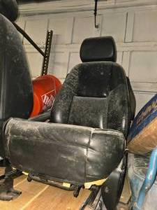 lot 409 image: Lot of (2) Bucket Seats