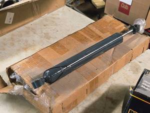 lot 402 image: Lot of (4) Shock Absorbers