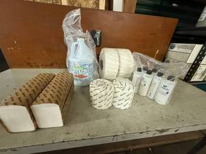 lot 1 image: Bathroom Supplies Box