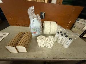 lot 2 image: Bathroom Supplies Box