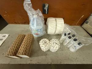 lot 3 image: Bathroom Supplies Box