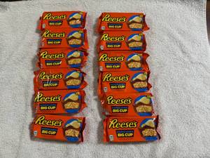 lot 51 image: 12x Reeses Big Cup with Potatoe Chips