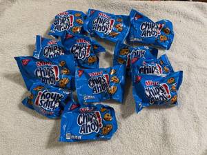 lot 56 image: 12 Mini Chips Ahoy