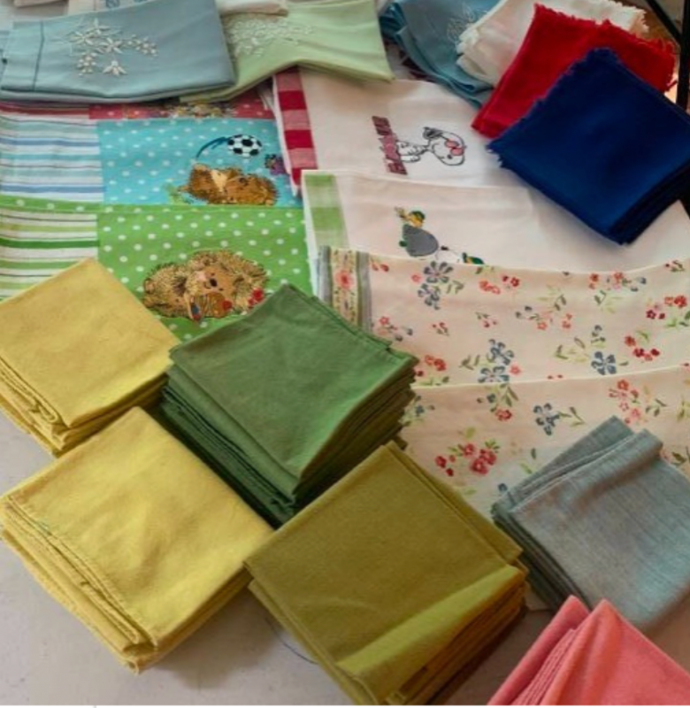 lot 19 image: Lots and lots of Linens