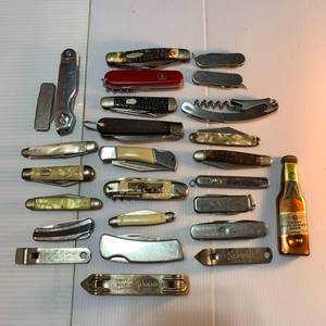 lot 30 image: Folding Knives and Beer Openers