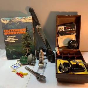 lot 34 image: Vintage Outdoorsy Sportsman Items