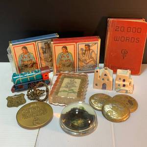 lot 46 image: Antique and Vintage Smalls