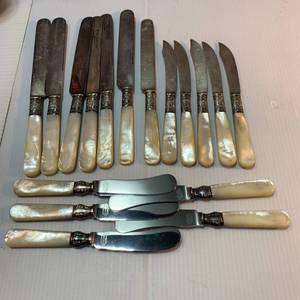 lot 73 image: Vintage Mother of Pearl Knives