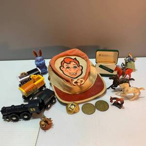lot 50 image: Mix of Vintage Toys and Trinkets