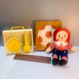 lot 27 image: Vintage Kid Stuff