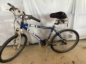 lot 96 image: Schwinn Sidewinder Mens Bicycle