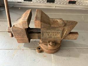 lot 100 image: Craftsman 5242 4 inch Swivel Vise