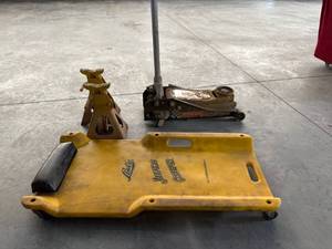 lot 102 image: Auto Repair Equipment