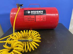 lot 117 image: Husky Air Tank