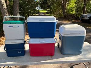 lot 141 image: Five Assorted Sized Coolers