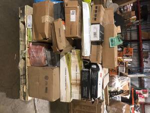 lot 46 image: Pallet of Assorted Mixed Ceramic Flooring Various Models and Conditions  Customer Returns See Pictures