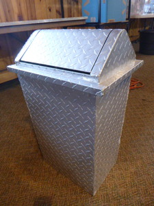 lot 20 image: Diamond Plate Trash Can
