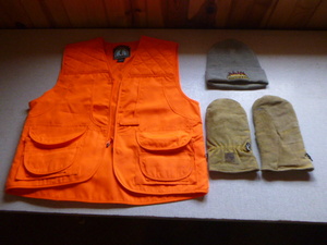 lot 37 image: Hunting Apparel