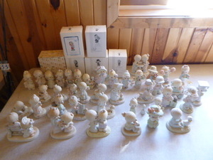 lot 46 image: Large Lot of Precious Moments Statues