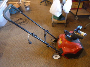 lot 63 image: Toro 180-0 Power Curve Electric Snow Thrower