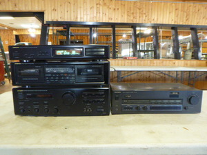 lot 110 image: Home Stereo Components