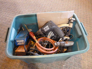 lot 111 image: Garage Items