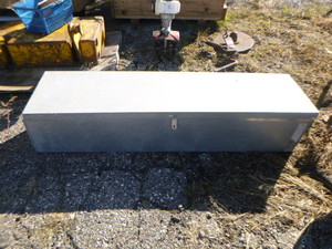 lot 138 image: Metal StorageToolbox