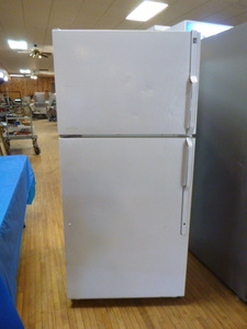 lot 5 image: GE RefrigeratorFreezer