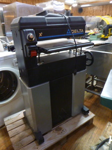 lot 8 image: Delta Drum Wood Sander