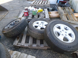 lot 159 image: 3 Tires