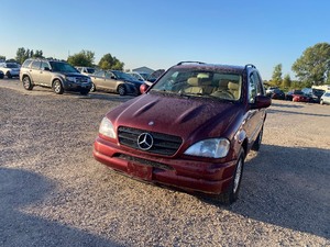 lot 3 image: 2000 Mercedes Benz ML350 AWD