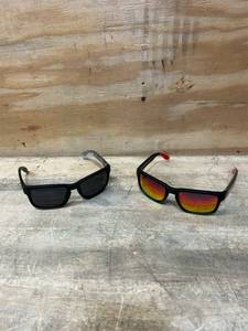 lot 28 image: BLENDERS Eyewear lot of 2