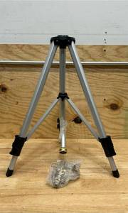 lot 42 image: Yardsmith Tripod Yard Sprinkler
