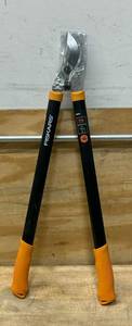 lot 102 image: Fiskars 26 Bypass Lopper 0918258.55